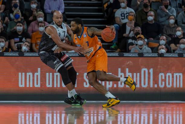 给予对手致 给予对手致