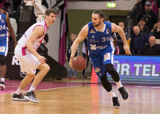 终是国际足 终是国际足